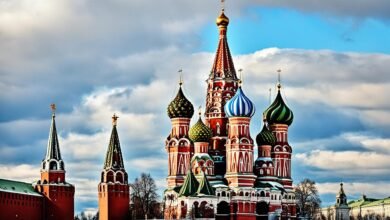 How can I book a guided tour of the Kremlin in Moscow?